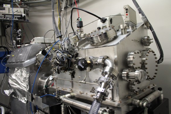 The STXM facilities at the Canadian Light Source Spectromicroscopy beamline. (Credit: Canadian Light Source.)